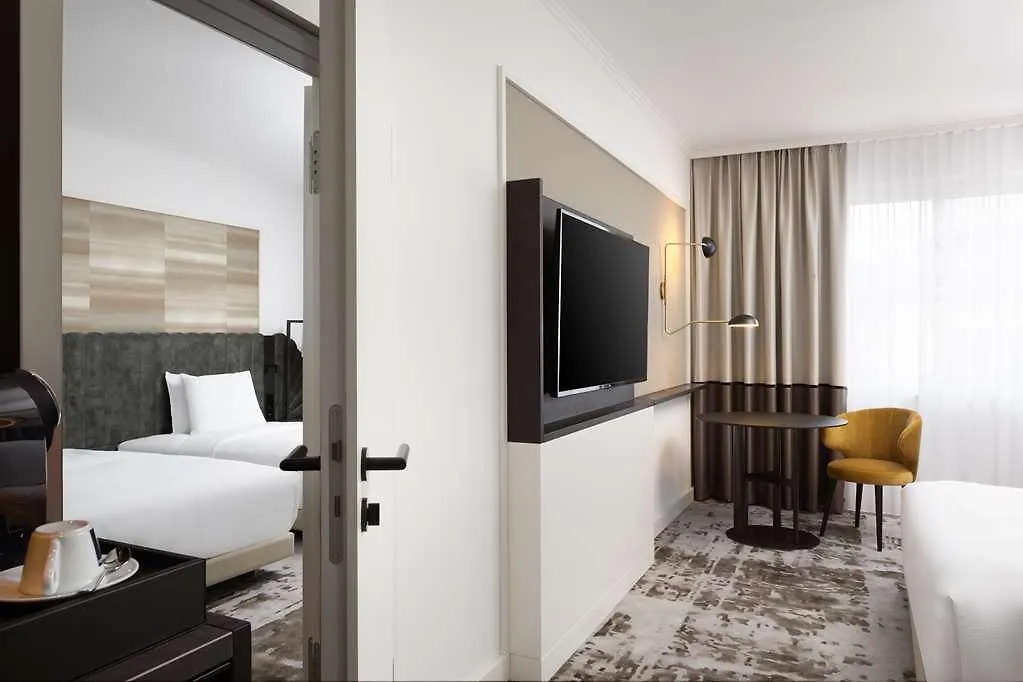 Hilton Heidelberg Hotel 0*,